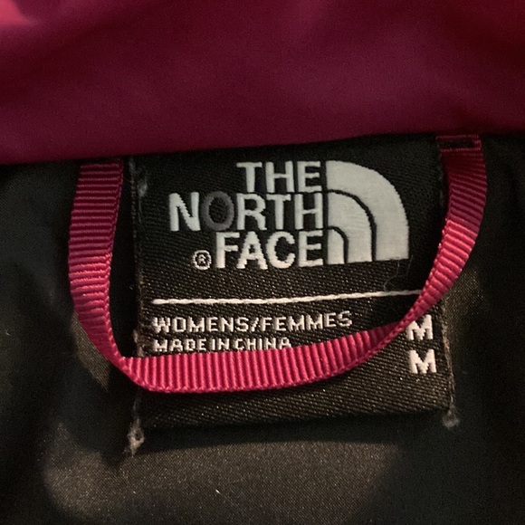 The North Face women’s sz M long down jacket zip/snap detachable hood magenta - Picture 3 of 4